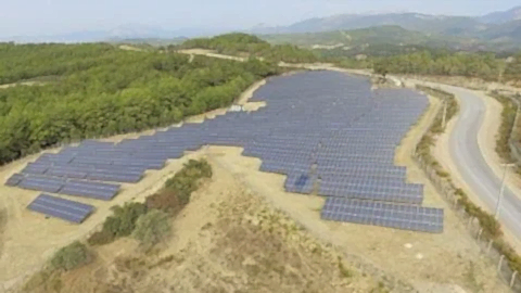 CW ENERJİ GÜNEŞ ENERJİ SANTRALİ (GES) ANTALYA MANAVGAT 1996 kWp